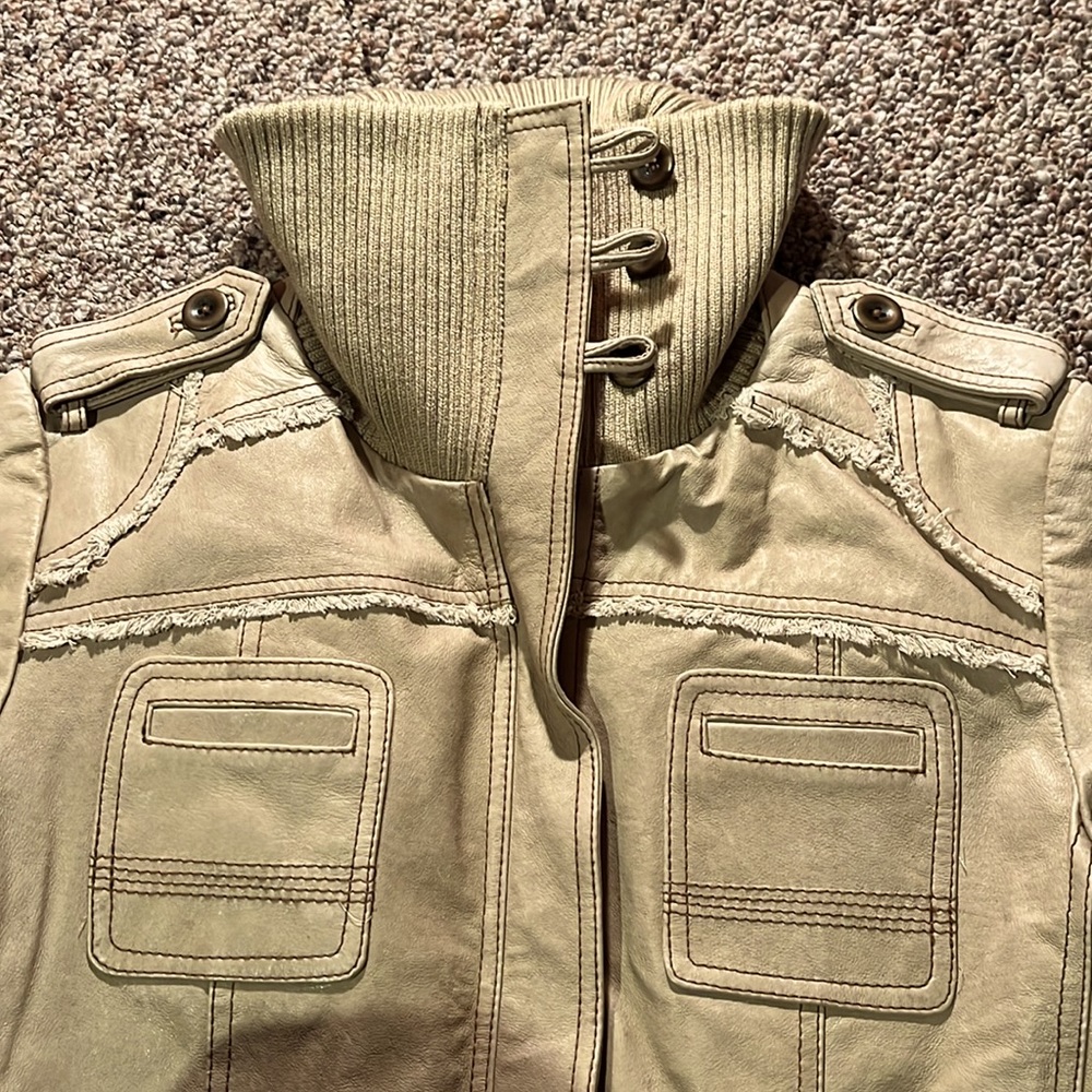 Light tan leather jacket. Excellent condition, never worn! - Picture 3 of 6